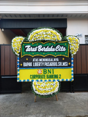 Papan Bunga Duka di Gunung Elai