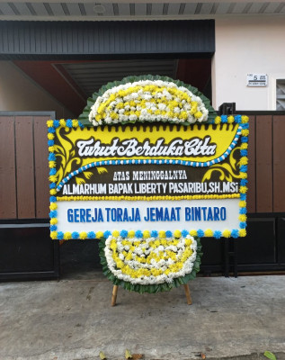 Papan Bunga Duka di Gunung Elai